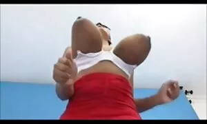 پرستار جوان بوست ، سعی خواهد عكس هاي سكس کرد که سکسور یک دیک بیمار را نوازش کند