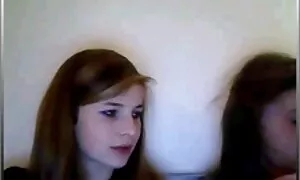 مرد فالوس از blowjob از یک بانوی لوکس کانادایی لذت می برد و تقدیر فیلم های سکسی دوجنسه ها را در دهانش می ریزد