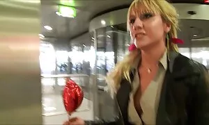Bitch سكس هاي زيبا به طور رایگان با خروس شما آشنا می شود