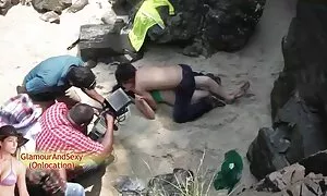 دختر جوان از یک گاییدن کوتوله ها فاک خوب از یک مرد دلسوز لذت می برد و اسپرم روی صورتش می شود
