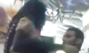 دختر جوان خودش فلم سکس ها پیشنهاد داد که همسایه او را لعنتی کند