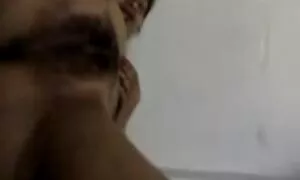 یک دختر جوان در کنار دوست سکس دوجنسه ها فیلم پسر خوابش آماده برقراری رابطه با آقایی است