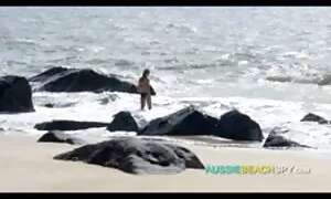 زن جوان ژاپنی دست و فیلم سکسی لز ها پا را گره زد و با بازی های جنسی مختلف وحشیانه لعنتی کرد