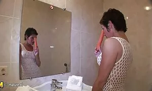 لزبین های جوان داغ و دوست داشتنی لیس گربه ها را به ارگاسم فیلم سکسی کیر کلفت ها می زنند