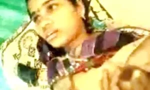 باکره موافقت کرد که به دو کلیپ ها سکسی بازیکن بدهد