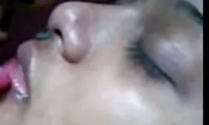 این ستاره پورنو همسر خود جوهار ویدیو سکس دوجنسه ها اسلاتی را نشان داد