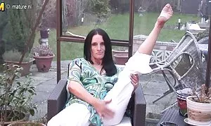 یک ستاره پورن بالغ آماده تشکر از این مرد به فیلم سکسی لز ها خاطر خدمات جنسی پرشور و داغ با او است