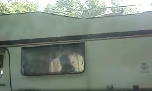 شلخته جوان با موهای روی بیدمشک خود را آماده اشتیاق و فیلم سکس کیر کلفت ها سرگرمی مرد سیاه پوست