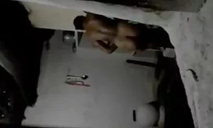 ستاره کلیپ سکس کوتوله ها پورن آب خود را مزه می دهد