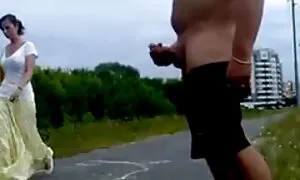 مدل پورنو جوان در جوراب ساق بلند مضطرب سکسی بازیگر ها می شود و الاغ او لعنتی