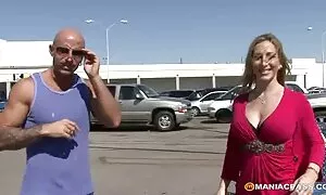 به طور هماهنگ با ستارگان پورنو فیلم سکسی خانم ها خودارضایی می کند